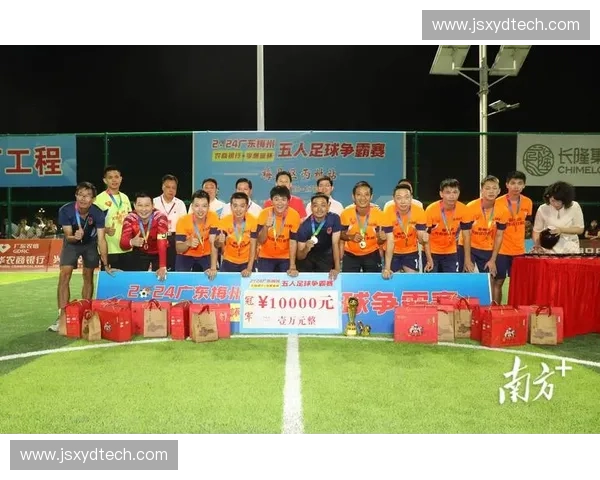 畅享足球盛宴：全程直播带你领略精彩赛事瞬间，感受激情与梦想碰撞